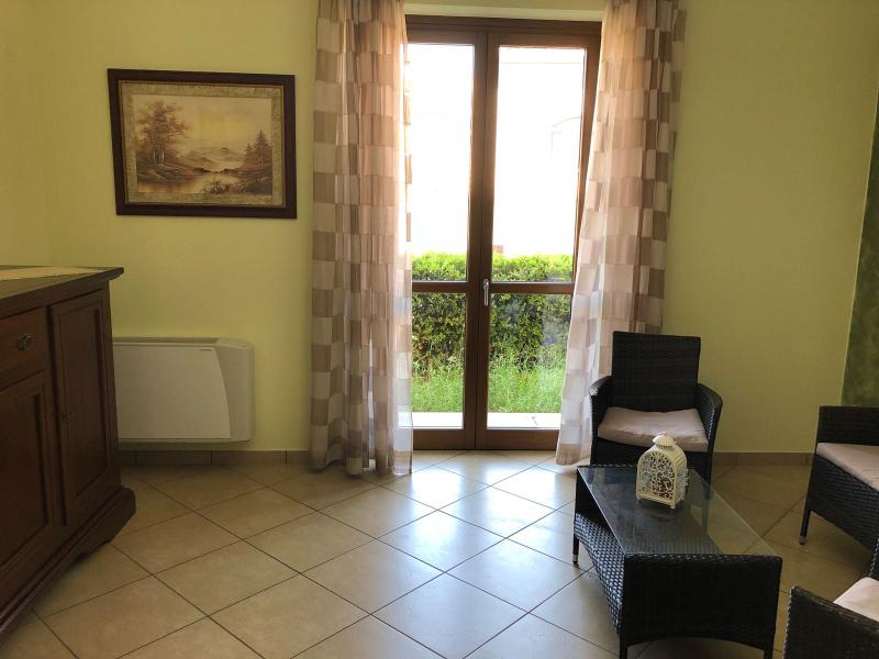 nuova costruzione con giardino e terrazzo