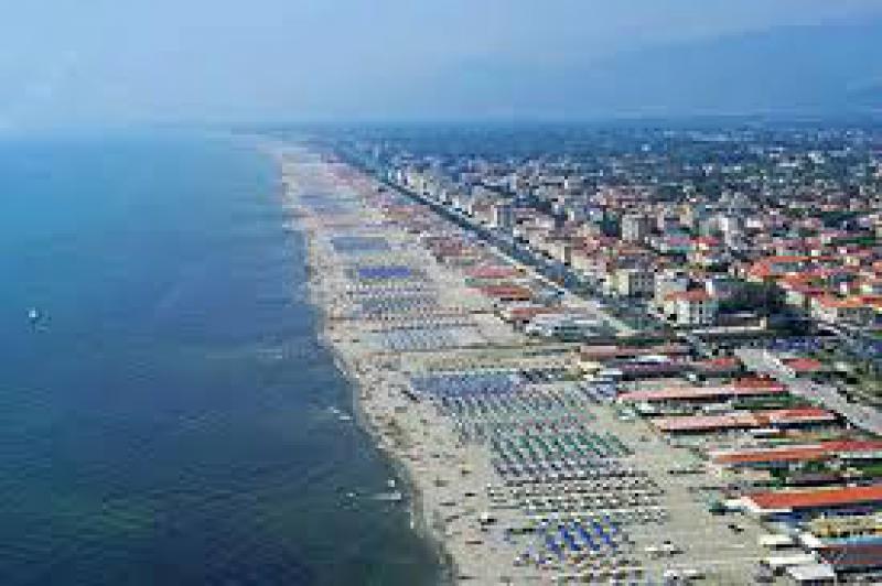 luminosa mansarda con splendido terrazzo a viareggio vendo