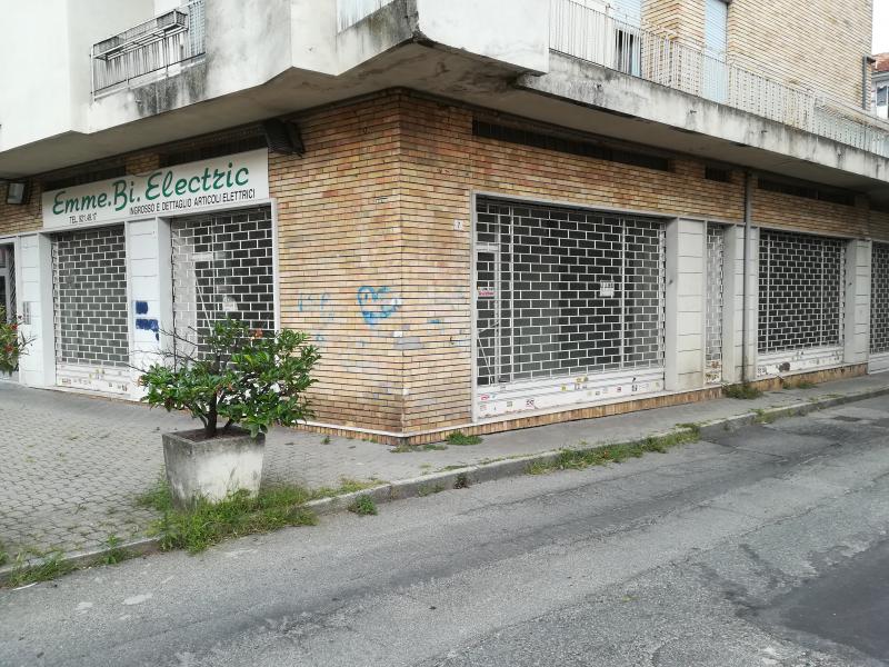 negozio zona residenziale