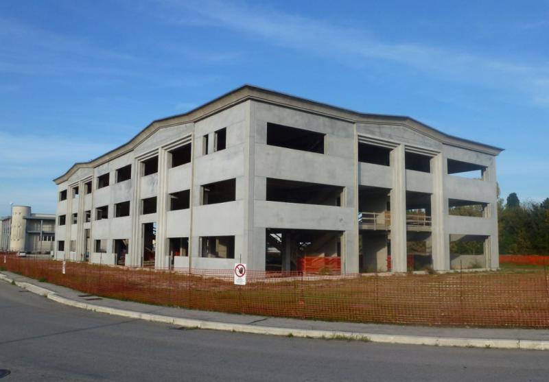 capannone di rappresentanza di 3.450 mq in zona artigianale fronte via emilia, alta visibilità