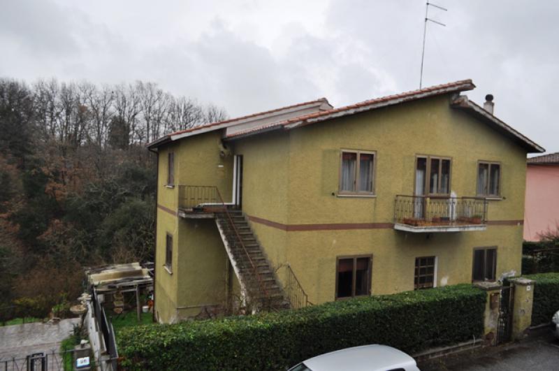 Vendesi Villa Singola Villino a Sutri via ronciglione 84