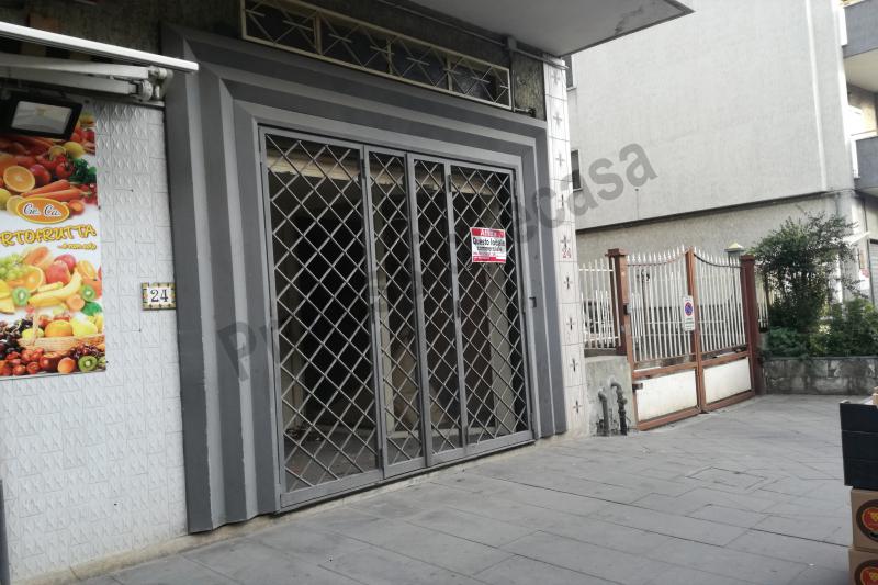 locale commerciale in affitto in via buccino