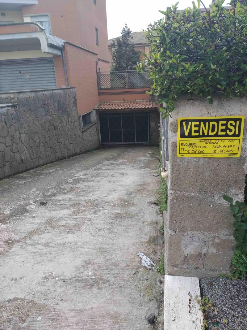 Vendesi Garage Box Posto Auto a Genzano di Roma via napoli 54