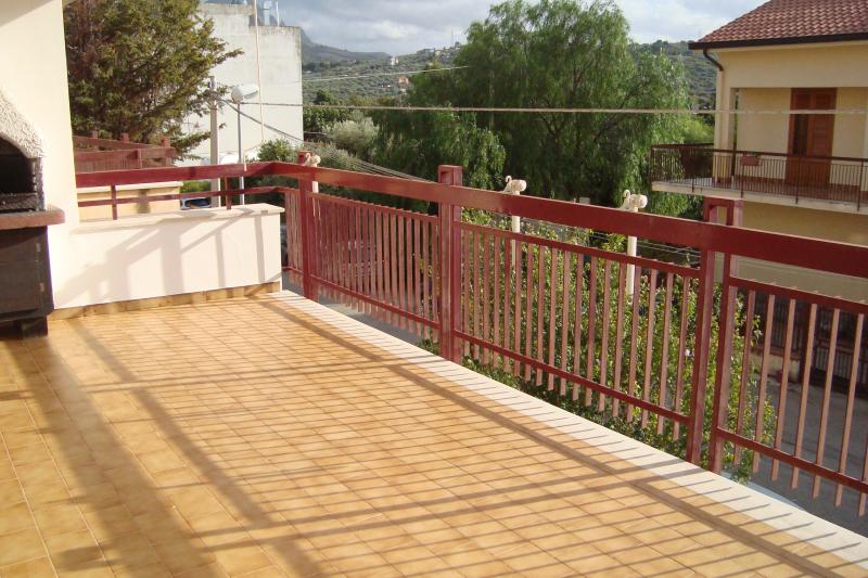 rif.v/22 casteldaccia ampio 1° piano con terrazza