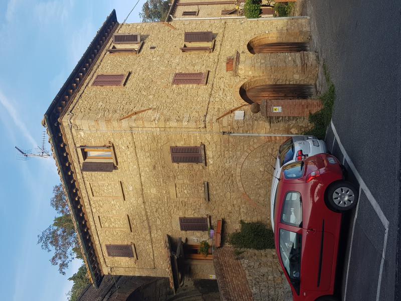 terratetto con due appartamenti più fondi a volterra