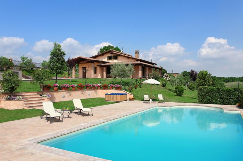 casale tra gli olivi