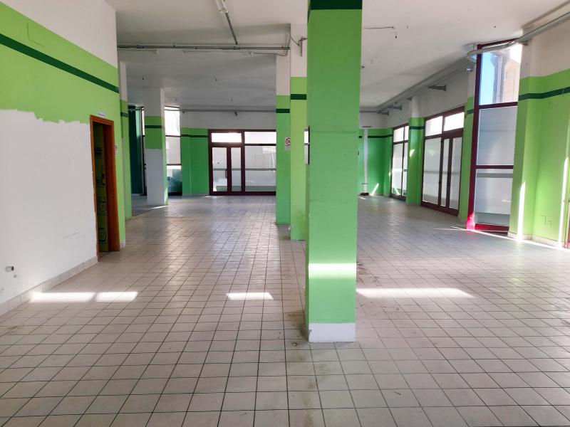 negozio e magazzino