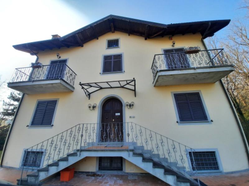 Vendesi Villa Singola Villino a Cremolino via crosio