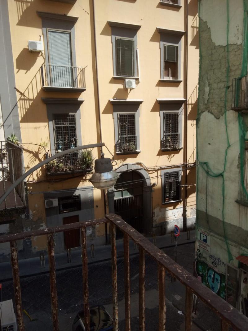 Vendesi Appartamento a Napoli via materdei