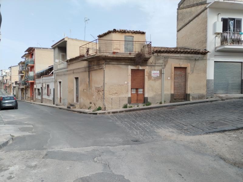 casa ad angolo in via vittorio veneto