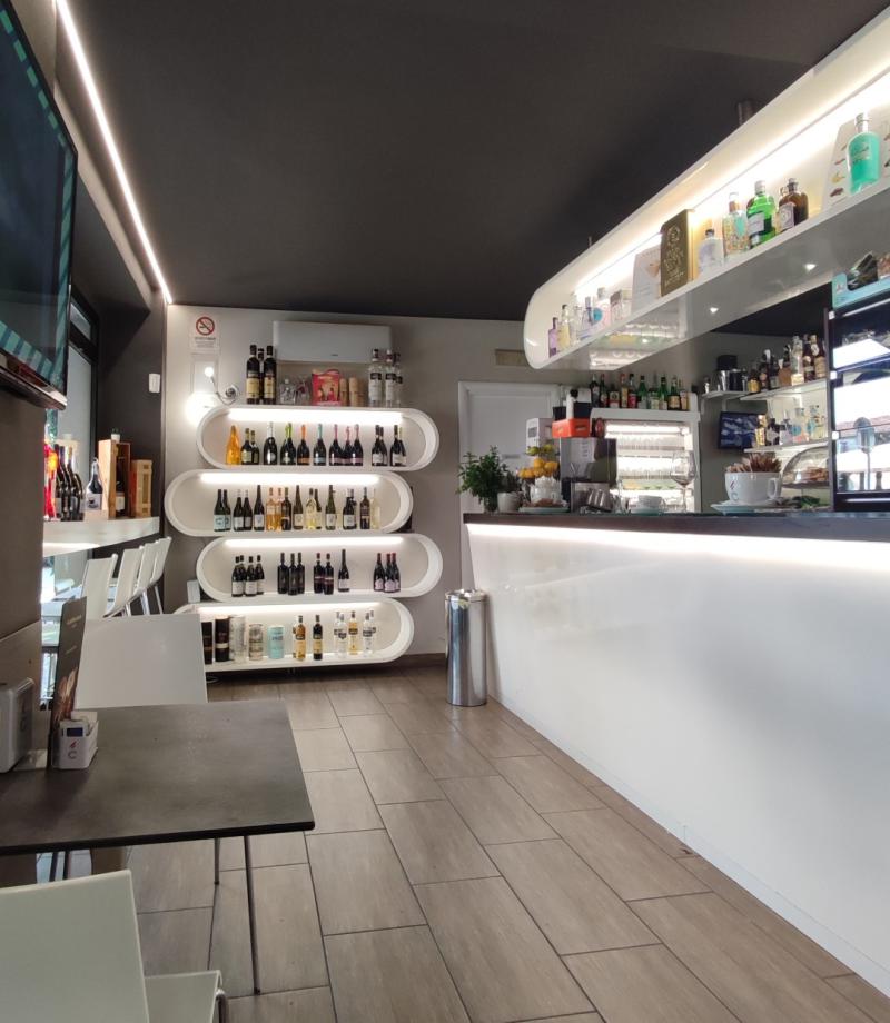 vendesi avviatissimo bar centro paese