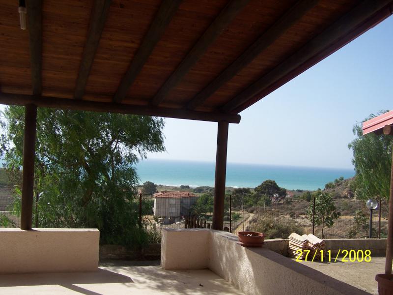 affitto elegante appartamento in villa con terrazzo vista mare